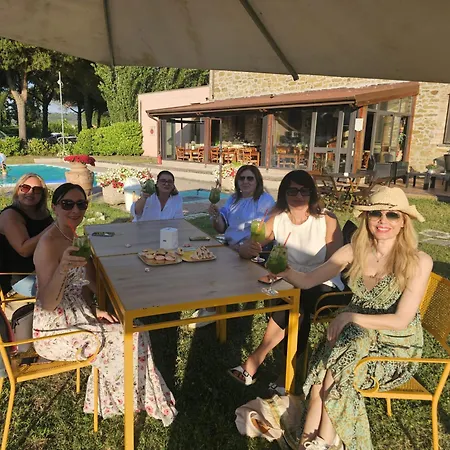 Villalago Trasimeno 乡村民宿 *